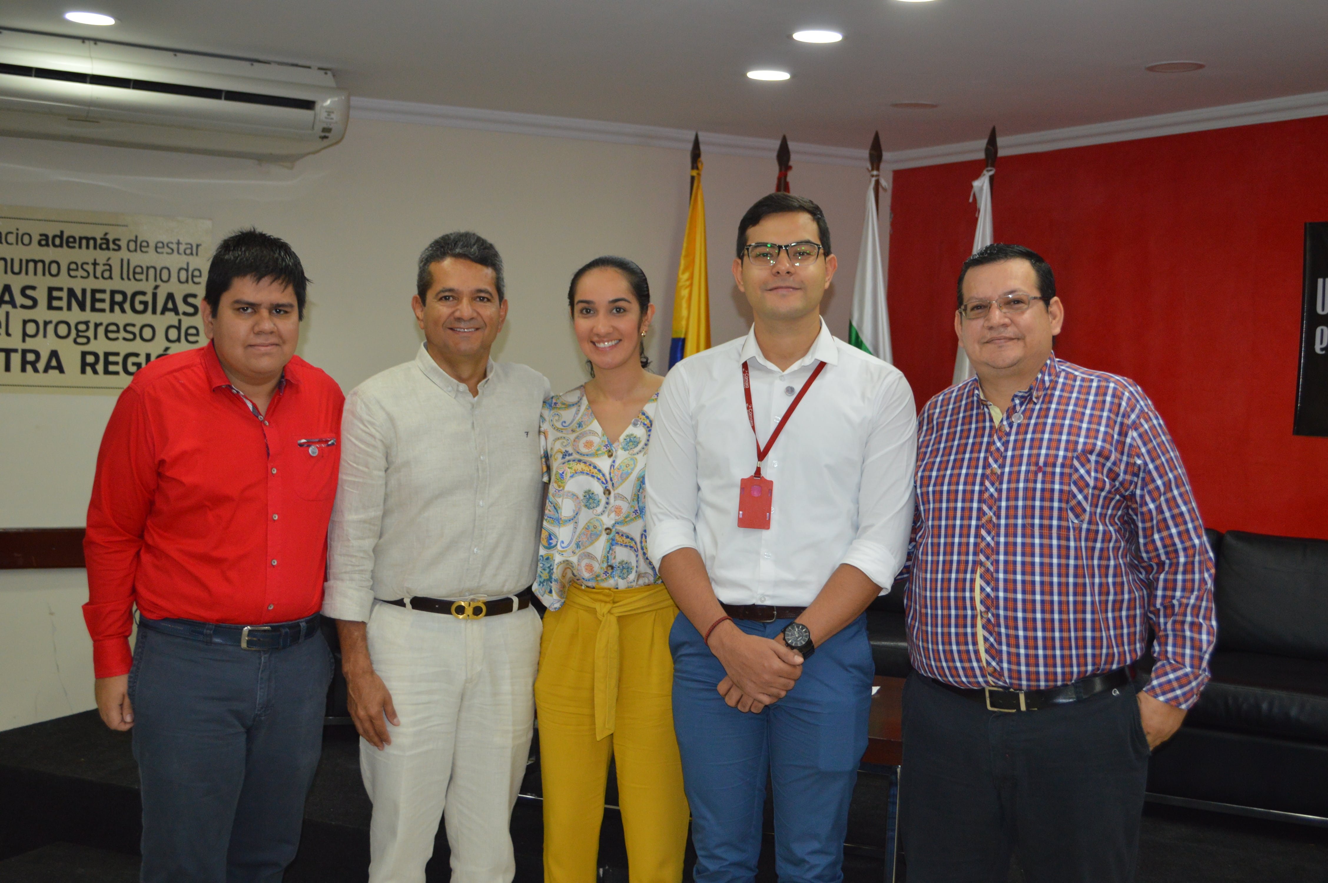 Juan Camilo Gamboa, Ariel Rincón Machado, Presidente Cámara de Comercio Neiva; Karina Montealegre, Andrés Londoño y Ányelo Perdomo, cinco años en la institución.